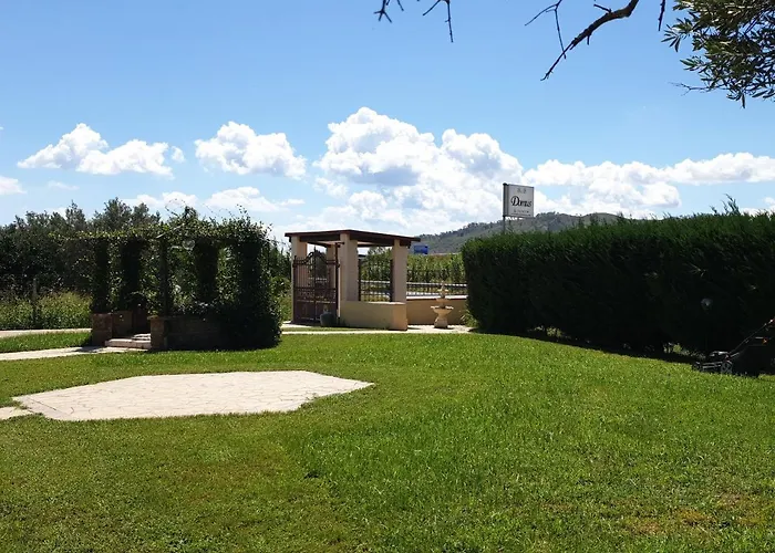 לינה וארוחת בוקר Bb Domus קטנזארו