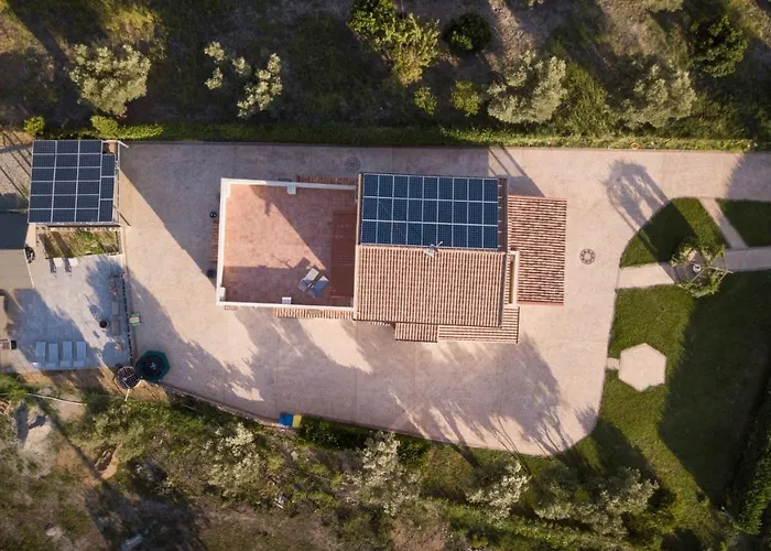 לינה וארוחת בוקר Bb Domus 4*