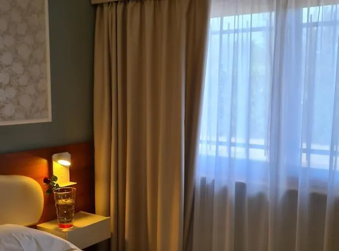 לינה וארוחת בוקר Bb Domus 4*